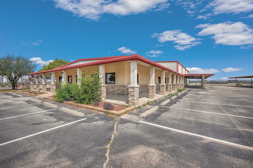 More Photos Of 7910 Interstate 20, Midland Service For Lease