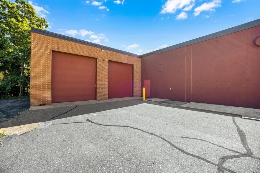 More Photos Of 130-150 Eva St, Saint Paul Industrial For Sale
