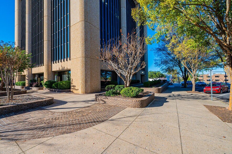 Primary Photo Of 200 1st Ave NW, Hickory Office For Sale