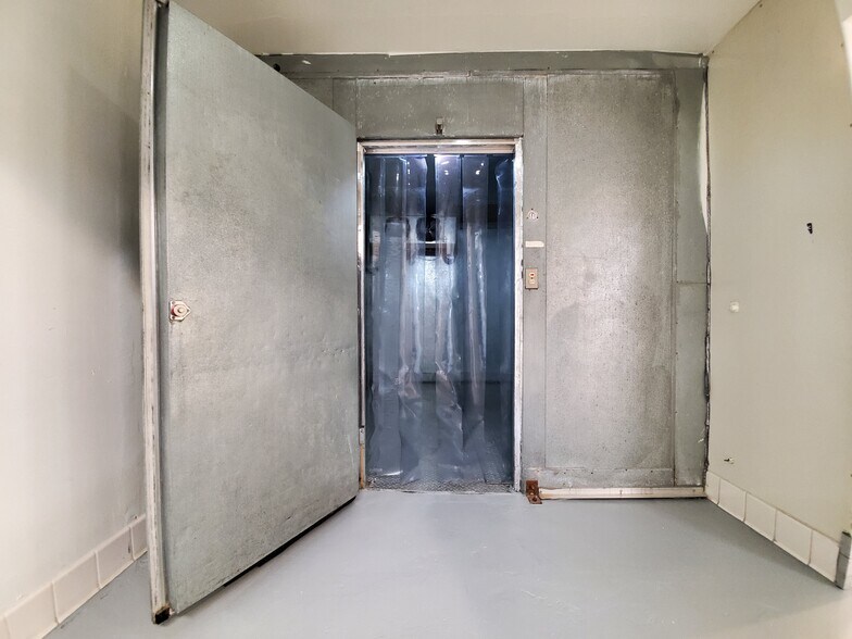 More Photos Of 3414 W Washington Blvd, Los Angeles Storefront Retail Residential For Sale