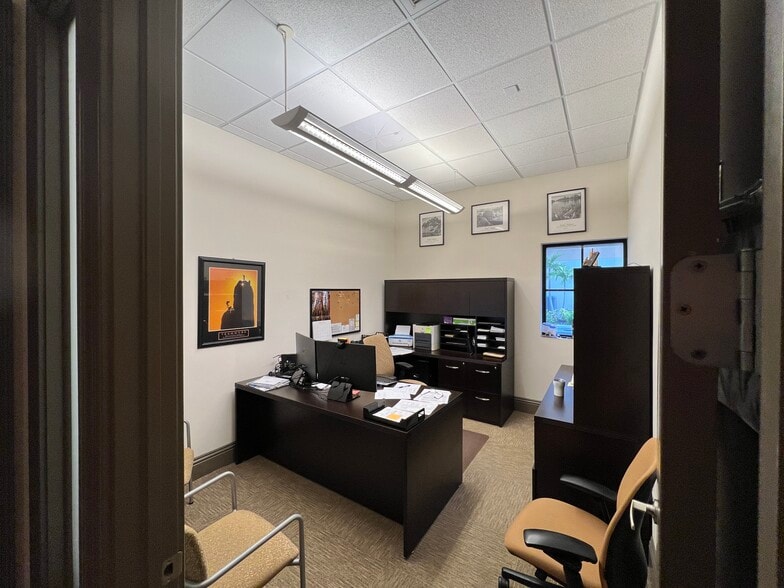 More Photos Of 16121 Lee Rd, Fort Myers Flex For Sale