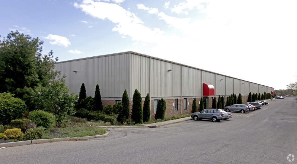 More Photos Of 585 Prospect St, Lakewood Warehouse For Lease