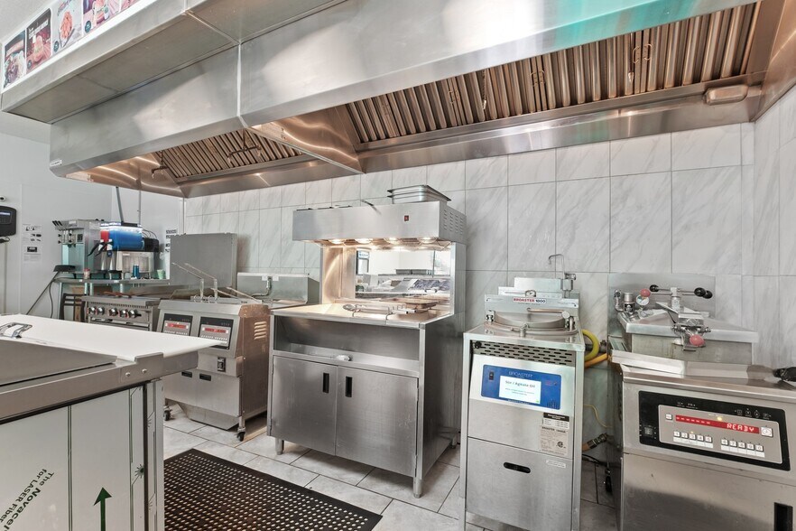 More Photos Of 1235 N Grand Blvd, Saint Louis Fast Food For Sale