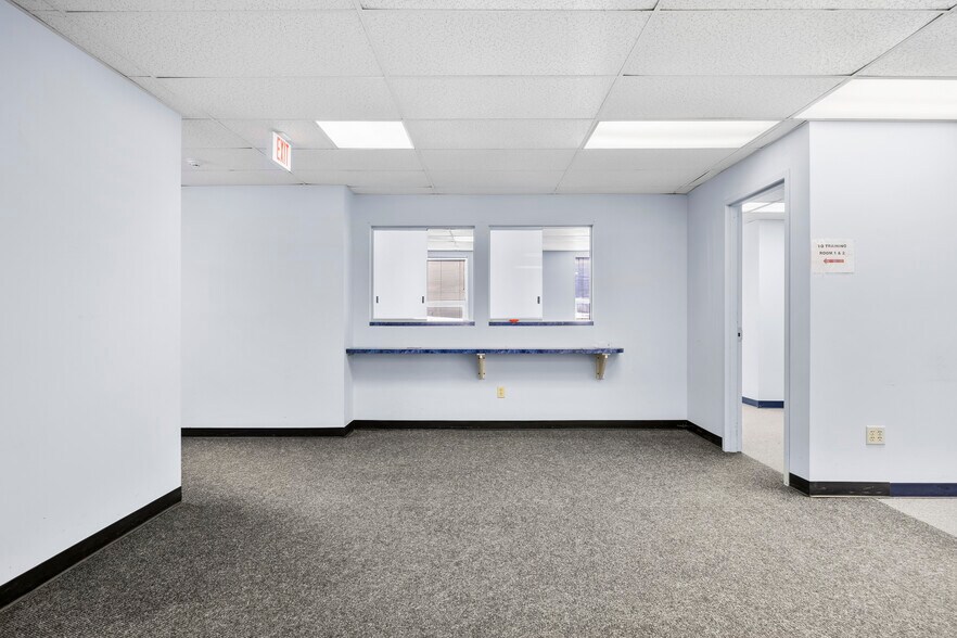 More Photos Of 30-32 N Russell Rd, Albany Office For Sale