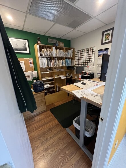 More Photos Of 17111 Munn Rd, Chagrin Falls Light Manufacturing For Sale