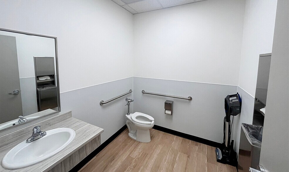 More Photos Of 11302 Tomball Park Dr, Tomball Warehouse For Sale