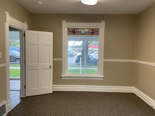 More Photos Of 622 W State St, Geneva Office For Lease