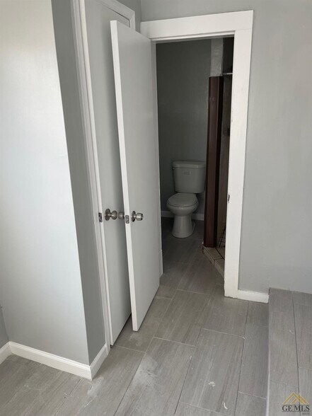 More Photos Of 401 E California Ave, Bakersfield Storefront Retail Residential For Sale