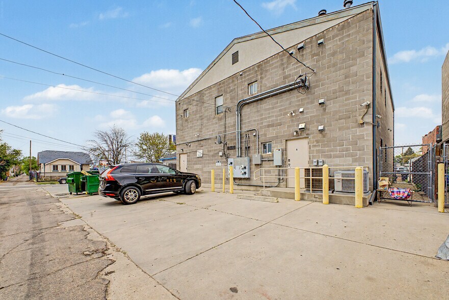 More Photos Of 2380 S Broadway, Denver Storefront Retail Office For Sale