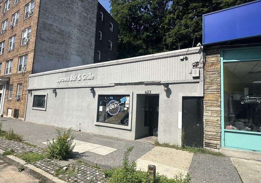 Primary Photo Of 621 S Broadway, Yonkers Restaurant For Sale