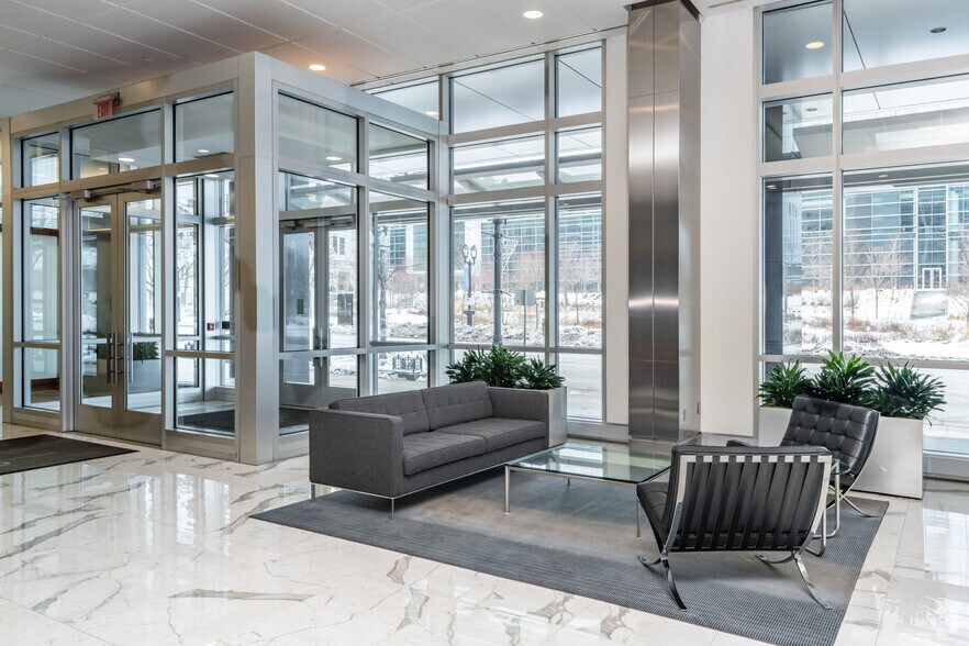 More Photos Of 875 E Wisconsin Ave, Milwaukee Office For Lease