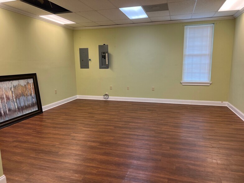 More Photos Of 3618 Ashley Phosphate Rd, North Charleston Office For Lease