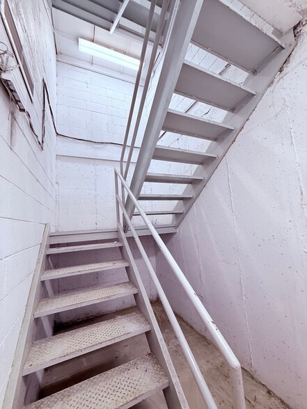 More Photos Of 391 Bank St, Ottawa Storefront Retail Office For Sale