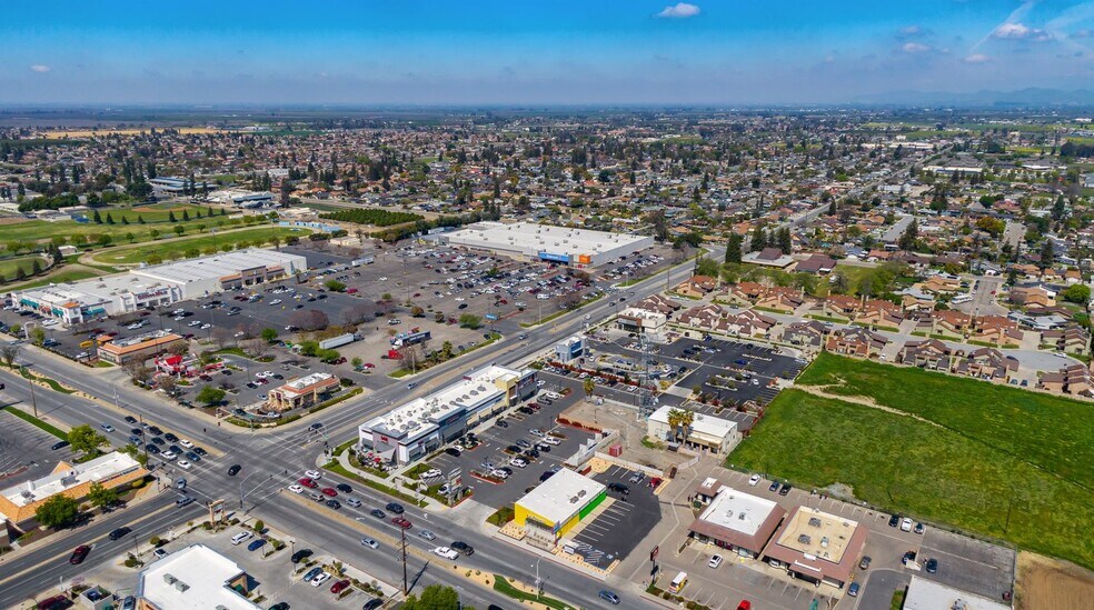 More Photos Of 1174 W Henderson Ave, Porterville Storefront For Sale