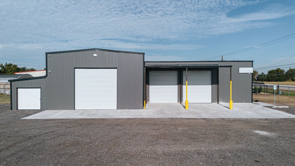 More Photos Of 2603 S Kaufman St, Ennis Industrial For Sale