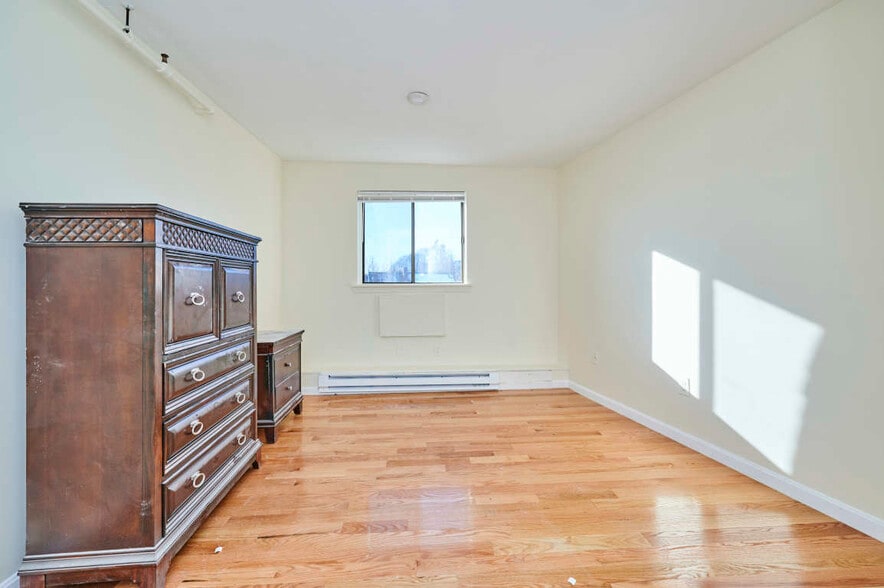 More Photos Of 8 Cotting Ave, Marlborough Apartments For Sale