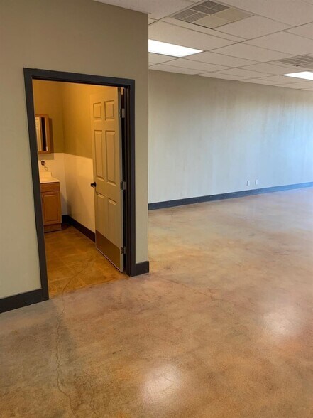 More Photos Of 16005 Main St, Hesperia Unknown For Lease