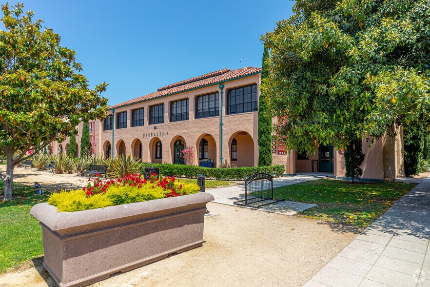 More Photos Of 2820 Historic Decatur Rd, San Diego Unknown For Lease