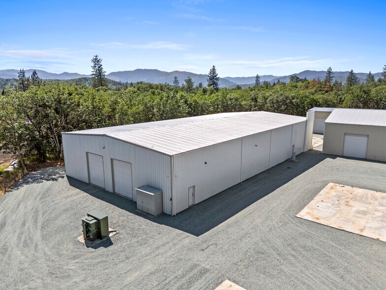 More Photos Of 1344 Brookside Blvd, Grants Pass Warehouse For Lease