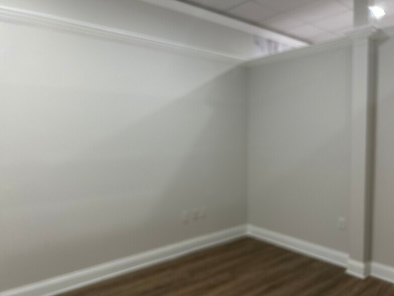 More Photos Of 8525-8549 Gunn Hwy, Odessa Unknown For Lease