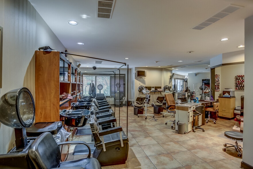 More Photos Of 1086 W Rex Rd, Memphis Freestanding For Sale