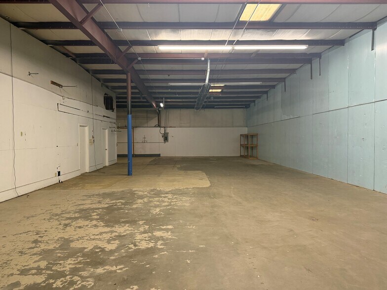 More Photos Of 3305 S 66th Avenue Cir, Omaha Warehouse For Lease