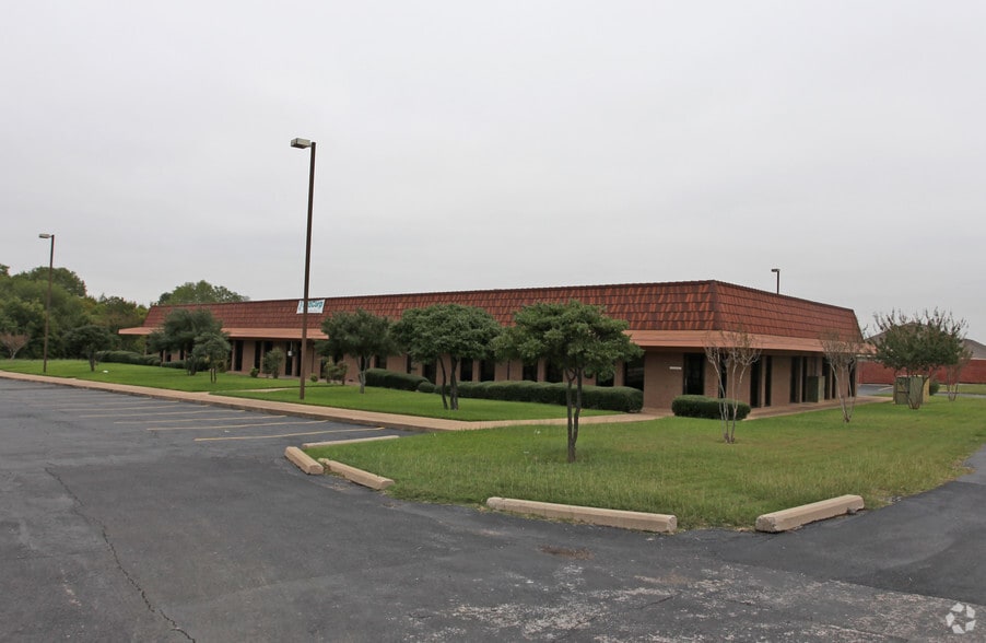 More Photos Of 2701 Osler Dr, Grand Prairie Medical For Sale