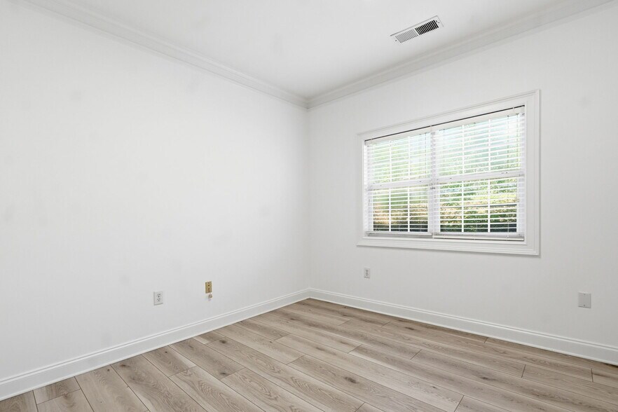 More Photos Of 234-242 Creekstone Rdg, Woodstock Office For Sale