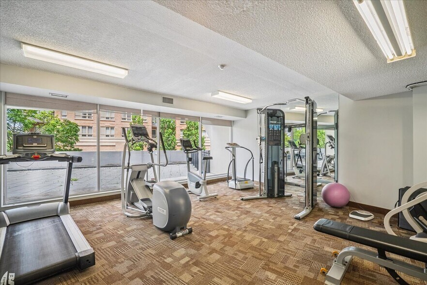 More Photos Of 6 John St, Oakville Apartments For Lease