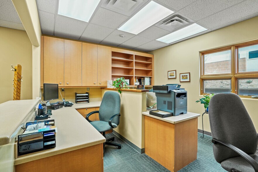 More Photos Of 404 Kiva Ct, Santa Fe Medical For Lease