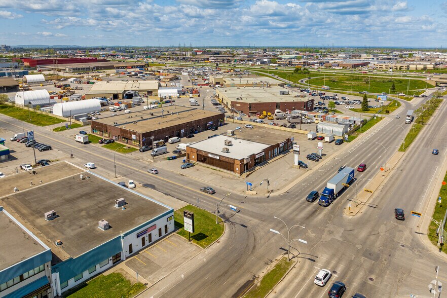 More Photos Of 2420-2440 Boul Industriel, Laval Storefront Retail Office For Lease