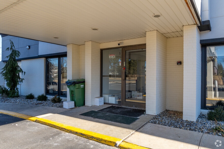 More Photos Of 900 W Main St, Freehold Medical For Lease