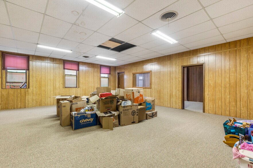 More Photos Of 115-117 W Grand Ave, Tonkawa Storefront Retail Office For Sale