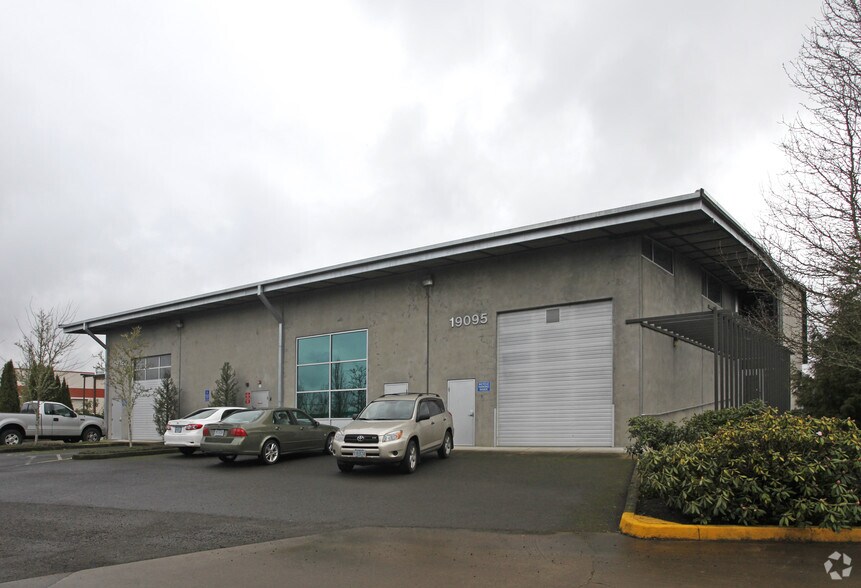 More Photos Of 19095-19125 SW 125th Ct, Tualatin Flex For Lease