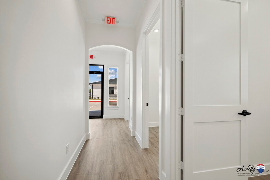 More Photos Of 18940 Kuykendahl Rd, Spring Office For Sale