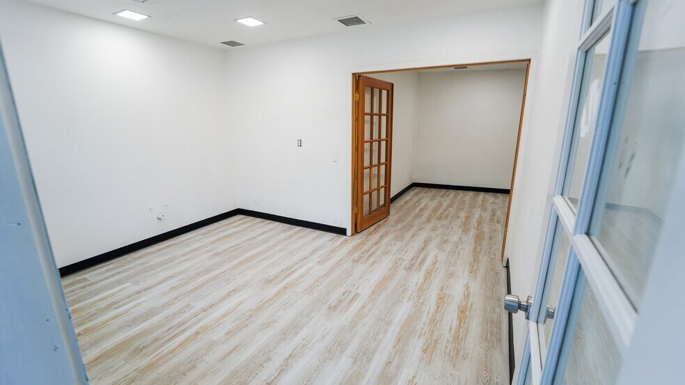 More Photos Of 1900 E Warner Ave, Santa Ana Light Manufacturing For Sale