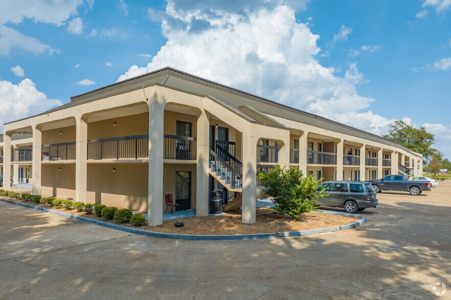 More Photos Of 2701 Highway 82 E, Greenville Hotel For Sale