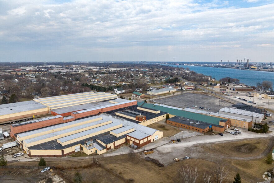 More Photos Of 2500 Moak St, Port Huron Unknown For Lease