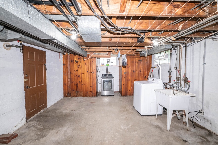 More Photos Of 349 Orchard Dr, Oakwood Apartments For Sale