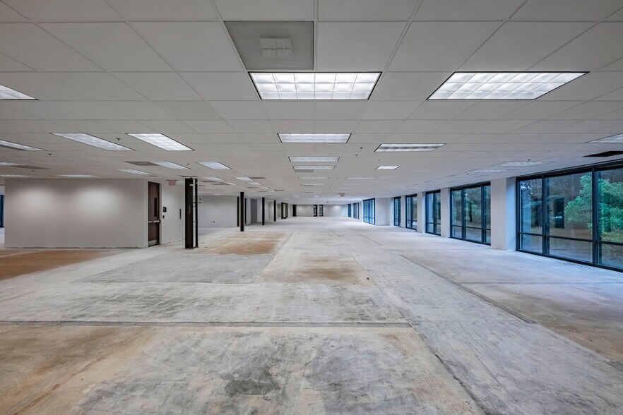 More Photos Of 1990 Vaughn Rd, Kennesaw Office For Sale