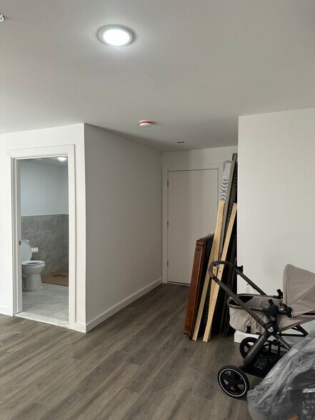 More Photos Of 3831 Carpenter Ave, Bronx Flex For Lease