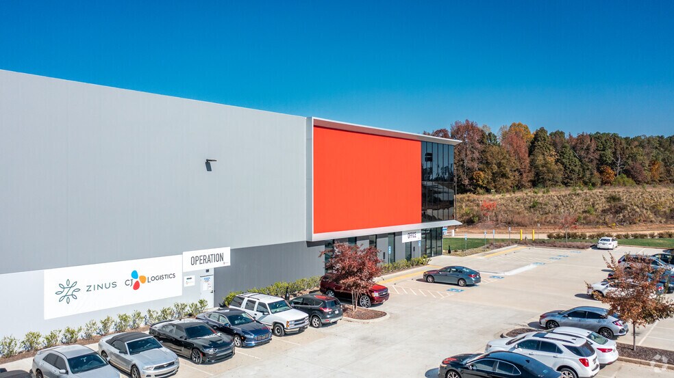 More Photos Of 700 Price Dr, Locust Grove Distribution For Lease