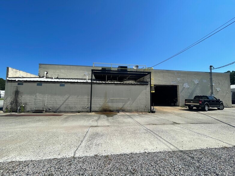 More Photos Of 3209 S Church St, Rocky Mount Warehouse For Lease