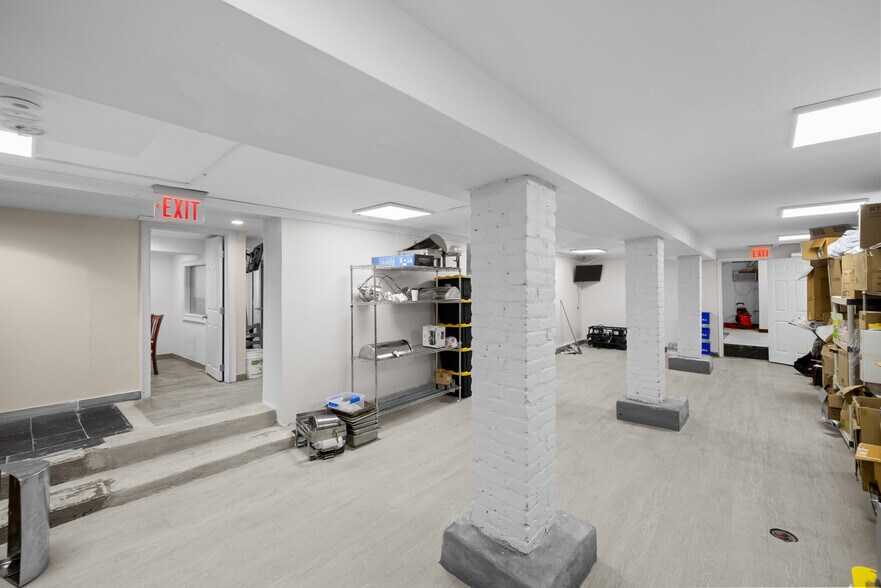 More Photos Of , Washington General Retail For Sale