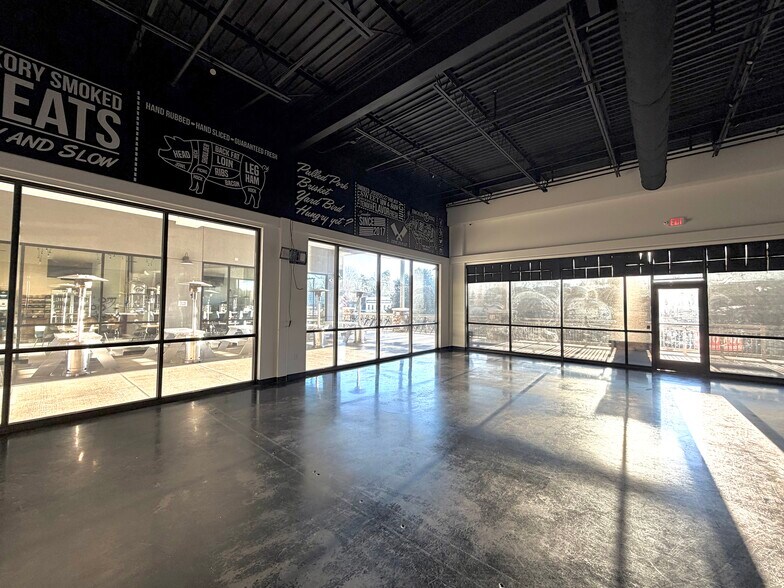 More Photos Of 322 W Main St, Blue Ridge Religious Facility For Lease