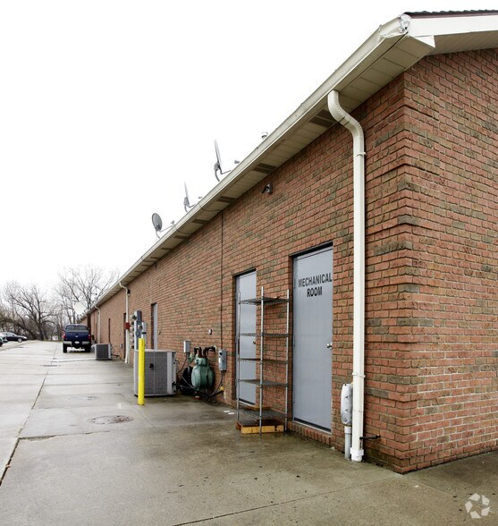 More Photos Of 2266-2292 Kresge Dr, Lorain Freestanding For Sale