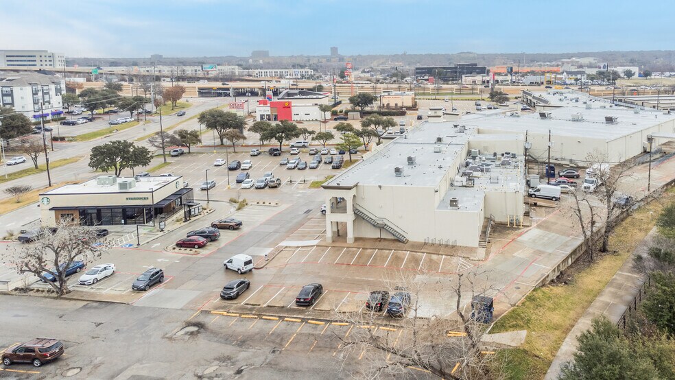 More Photos Of 11613-11617 N Central Expy, Dallas Unknown For Lease