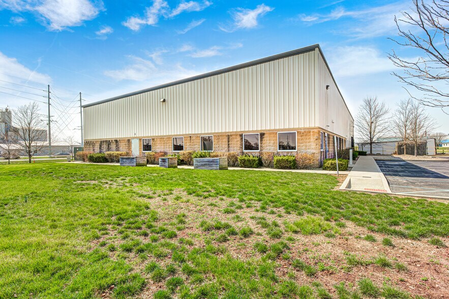 More Photos Of 1400 Commerce Pky, Franklin Warehouse For Lease