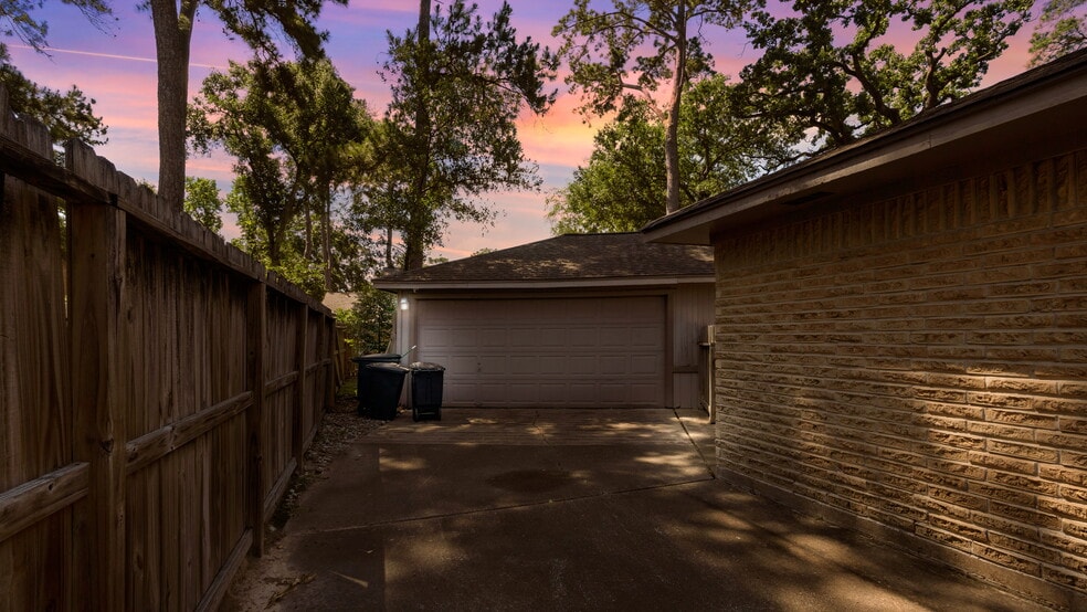 More Photos Of 5807 Old Lodge Dr, Houston Assisted Living For Sale