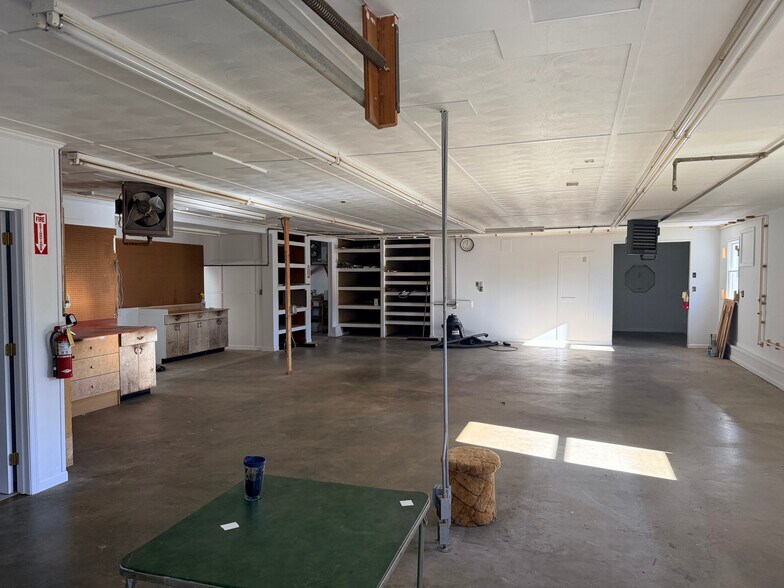 More Photos Of 45146 Andover Estates Rd, Valley Lee Warehouse For Lease